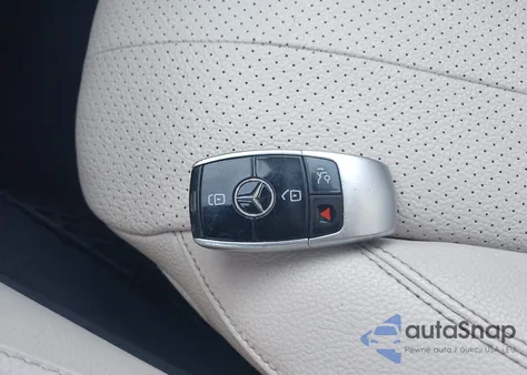 2017 Mercedes-Benz E 300 4Matic z USA, uszkodzony, nr VIN WDDZF4KB7HA025467